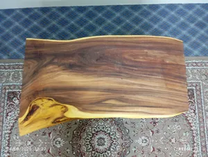 طاوله من الخشب الطبيعي