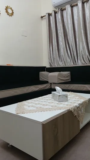 طقم كنب كورنر +طاولة للبيع .........................................................................