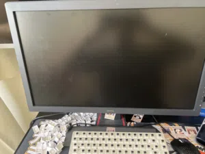 شاشه 72hrz فنان و فيها وضوح من شركة BENQ