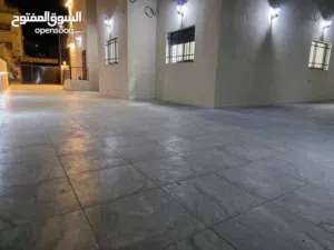 شقة جديدة طابق أرضي مساحة 139م2 مع ارتداد كامل في اجمل موقع بالخامسة تنازل اسكان.