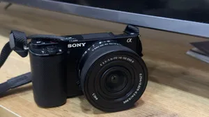 للبيع  Sony ZV-E10 + 16-50m