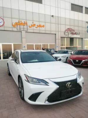 لكزس 2019 ES355 F رقم واحد فول اوبشن للبيع فقط