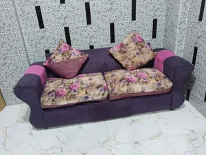 انتريه مودرن خشب زان احمر كرسيان وكنبتين  بحالة ممتازة