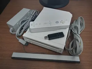 Nintendo Wii معدل مع بكج العاب 5000 لعبة
