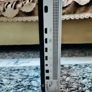 للبيع اكس بوكس وان إس جهاز نضيف كلش ذاكرة 512 الجهاز مفتوح فقط للتنظيف طبعاً الجهاز يجيك وياه جوستك2