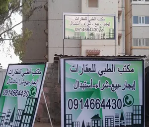 مبنى سكني حديث (منزل يحتوي على 3 شقق). نظام الدخول: مدخل رئيسي مشترك (داخل الباب)، مع استقلالية تام