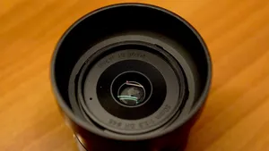 عدسة Sony 30mm f/2.8 بحالة ممتازة