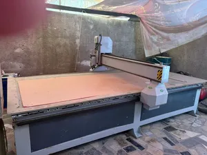 للبيع ماكينة CNC Router بحالة جيدة، مناسبة للشغل والورش والمطابع وأعمال الدعاية والإعلان