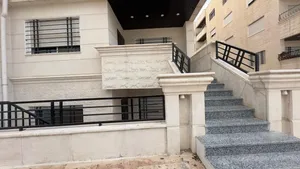 شقة جديدة للبيع طابق ارضي مدخل مستقل دوار الرحال الحي الشرقي.