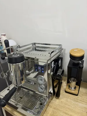 Rocket R Nine One + Eureka Mignon Single Dose Grinder