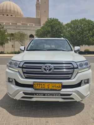 Used Toyota Land Cruiser in Al Dakhiliya