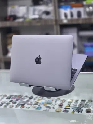 Macbook Air M1 مستعمل بحالة الوكالة بسعر حرق