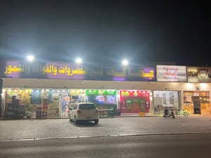 يوجد لدينا بناية للبيع في صحار شارع كشمير