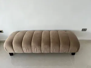 كنبة/بنش مخمل بتصميم مودرن مميز