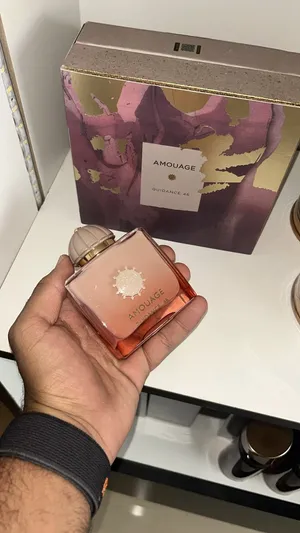 عطور رجاليه ونسائيه اصليه للبيع بسعر مغري جدا جمله ومفرق لتواصل عبر الرقم الخاص