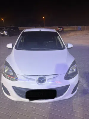 Mazda 2 2013 excellent condition and well serviced/maintained / ready to use for long term condition