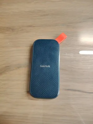 Sandisk 1tb ssd comes with original cable light use no damage
