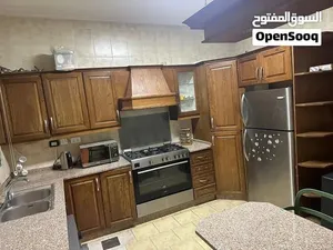 شقة أرضية مفروشة مع جلسة خارجية للإيجار في ضاحية الرشيد