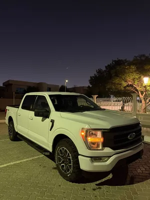 فورد F-150 XLT 2022 - 8 سلندر 5.0 - 10 غيار وارد كندا نفس الخليجي قير ارضي دممشى قليل قمة في نضافة