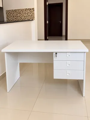 White Office Desk – Excellent Condition