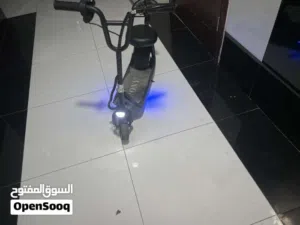 سكوتر بحالة جيدة، نظيف وجاهز للاستخدام.