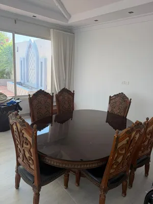 طاولة طعام خشب كلاسيكية