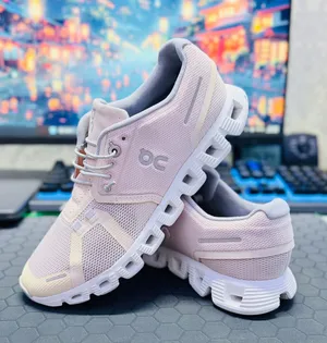 On Cloud 5 Women’s Shoes Original Model: 59.98153 Looks Like New Condition Size: EU 38.5 / US W 7.5