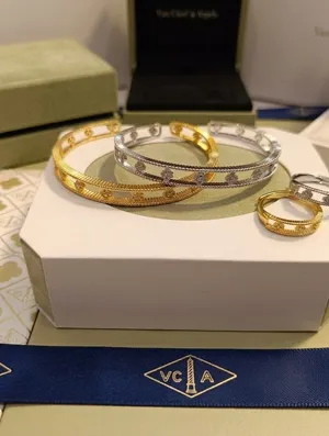 اكسسوارات ومجوهرات