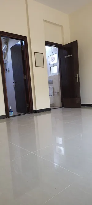 ستوديو للإيجار مقابل المشرف مول شارع الحناء مربع