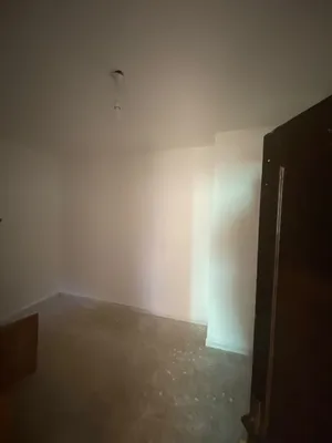 شقة سكنية غير مفروشة للإيجار / بجانب حلويات العربي