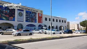 محل للايجار بموقع مميز في شفابدران بناء جديد تشطيب سوبر ديلوكس ، المحل فارغ