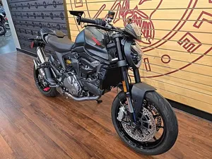 مستعجل البيع بداع السفر Ducati Monster 937 model 2023