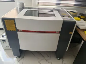 ماكينة ليزر CO2