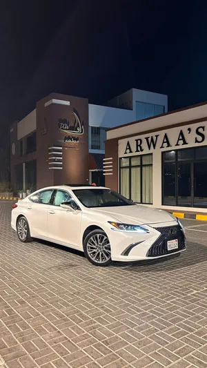 اكزس es 350 نظيف جداً
