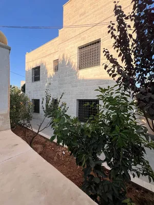 بيت مكون من طابقين البيع