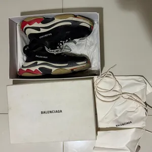 Balenciga  Triple S   black white red