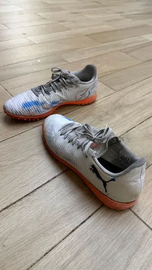 Puma قياس 10 ونص ملبوس مره وحده فقط شبه جديد