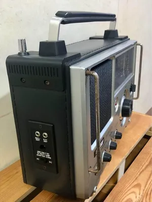 Vintage radio working in perfect condition - made in Hong Kong
