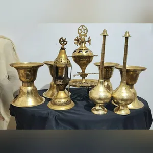 للبيع في صنعاء: طقم نحاس (هندي قديم) أصفر مزخرف بالكامل 8 قطع متكاملة