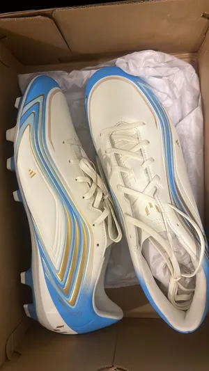 للبيع حذاء اديداس رياضي F50 Messi Club FG/MG و مقاسه UK11 و EU 46، جديد بالكرتون ولا مره تم استخدامه