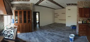 شقة سكنية لعائلة صغيرة قريبه من جميع الاماكن العامه الاتصال من الساعة الرابعه إلى الساعه 11 مساءا