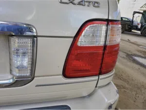 قطع غيار لكزس lexus lx470 ستيشن  من موديل 1998-2007 انوار خلفية و انوار ضباب امامية
