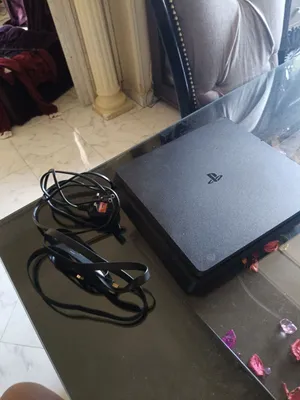 PS4 slim للبيع بحالة ممتازة