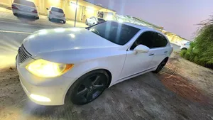 Used Lexus LS in Ras Al Khaimah