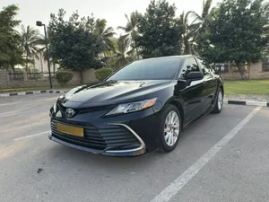 تويوتا كامري 2021 LE نظيف جدا ممشى قليل