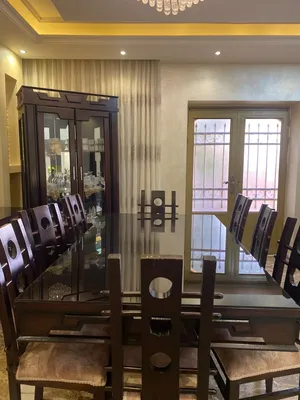 طاولة سفرة للبيع بحالة ممتازة