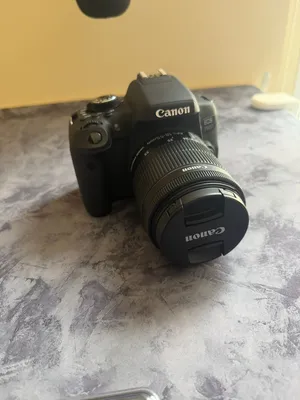 Canon 750D  كاميرا كانون نظيفه جداً مع جميع ملحقاتها و عدة تنظيف قابل للتفاوض