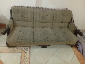 أنتريه خشب زان مكون من كنبة و عدد 2 كرسى