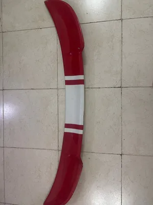 جناح خلفي فورد موستنج أحمر وأبيض - بحالة ممتازة