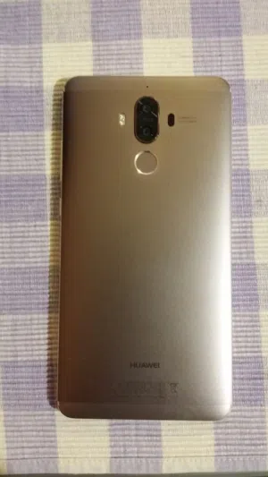 Huawei Mate 9 phone in excellent condition, like new, with screen protection